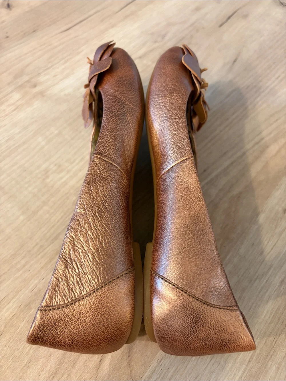 B.O.C BORN CONCEPT BROZE METALLIC LEATHER FLOWER BALLET FLATS SIZE 7